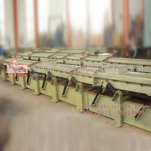 SZF型慣性振動(dòng)熱料輸送機(jī)